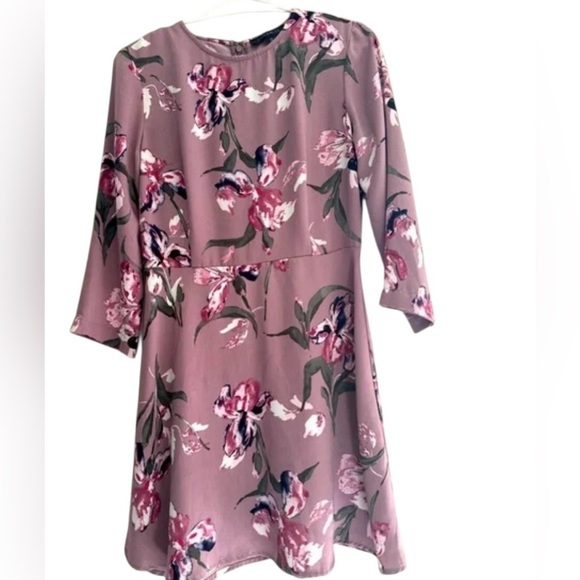 Dynamite Floral lilac dress,size med, NWT fit & Flare, - Picture 3 of 7